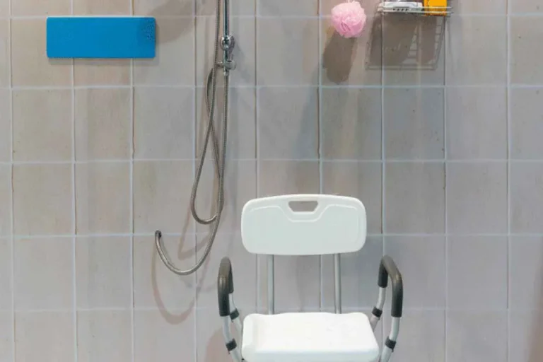 10 Best Shower Seats for Ultimate Comfort and Safety in 2024