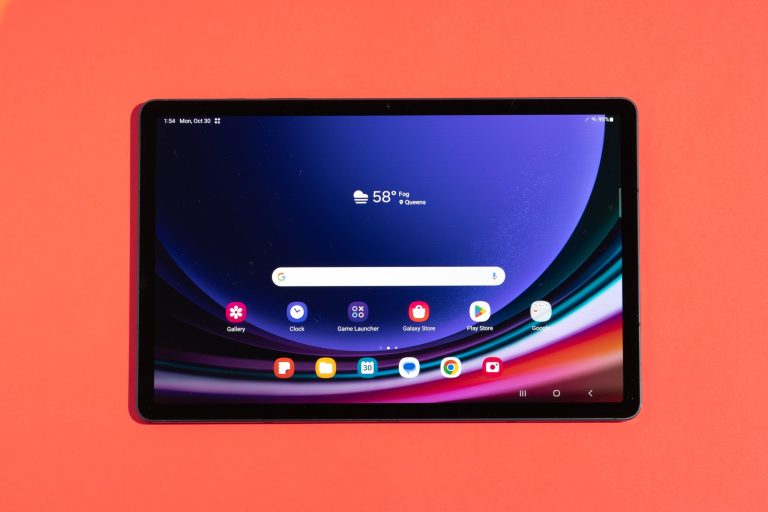 Best Tablet for an Older Person in 2024: Top Picks for Easy Use