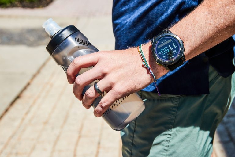 10 Best Running Water Bottles for iPhone 15 Max in 2024