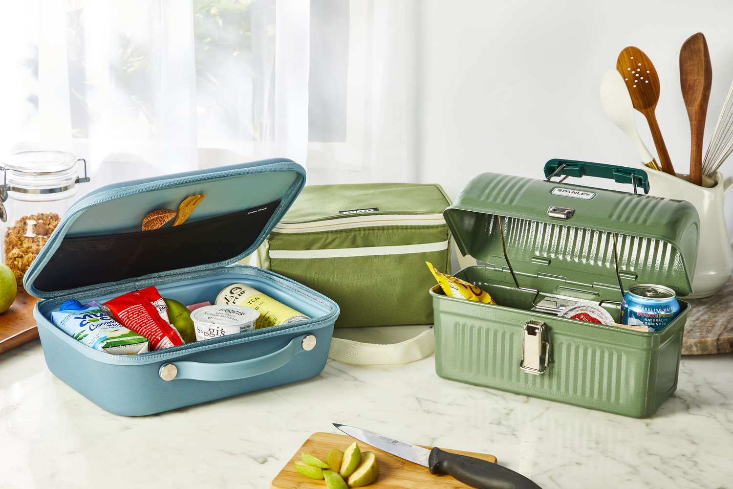 Lunch Boxes for Adults Buying Guide: Top Options for Your Workday Meals