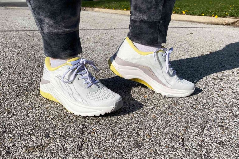 10 Best Running Shoes for Flat Feet in 2024: Top Picks for Comfort